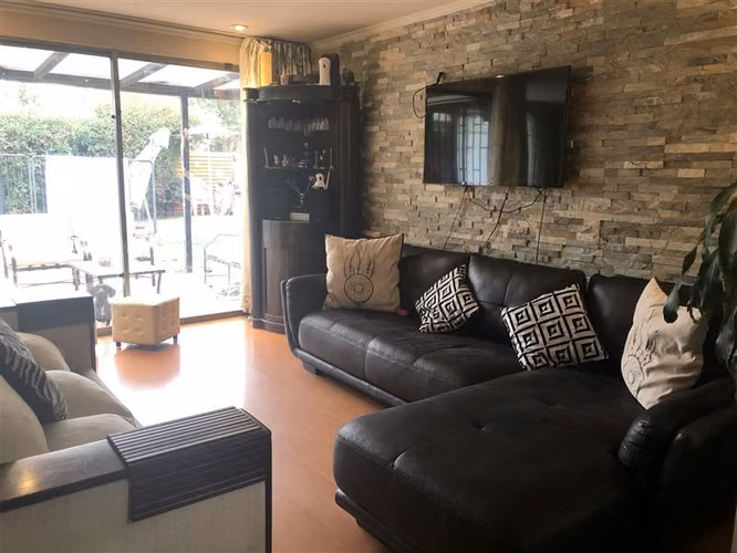 Casa en venta en Peñalolén 4D/ 4B/ Piscina - Imagen 4