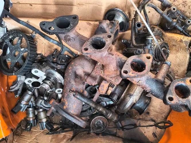Ventas y piezas de vehículo motor