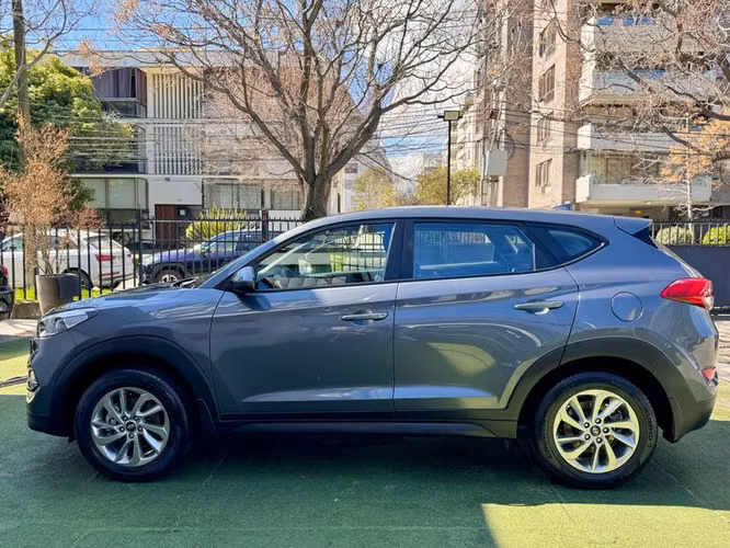 HYUNDAI TUCSON TL 2.0 MT GL ACTIVE NAV - 2017 | 4467 - Imagen 4