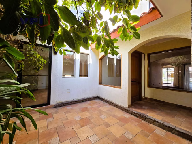 Amplia y Exclusiva Propiedad en Venta en Jardines del Sur - Imagen 2