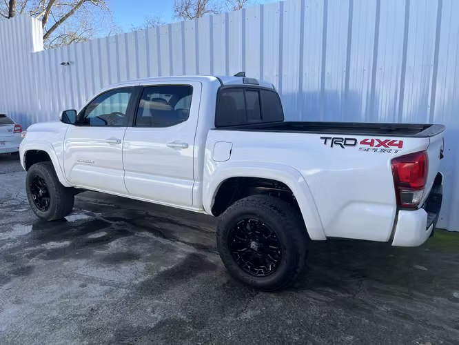 TOYOTA TACOMA DCAB SPORT TRD 3.5 AT AÑO 2016 - Imagen 7