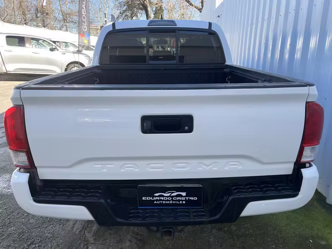TOYOTA TACOMA DCAB SPORT TRD 3.5 AT AÑO 2016 - Imagen 4