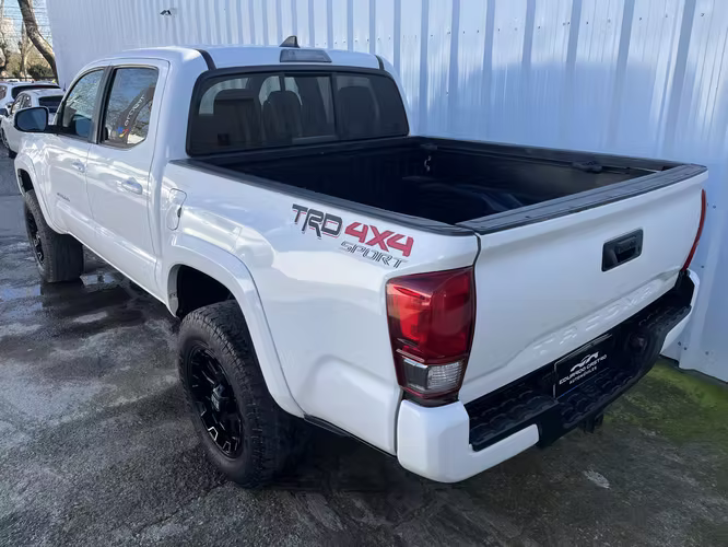 TOYOTA TACOMA DCAB SPORT TRD 3.5 AT AÑO 2016 - Imagen 6