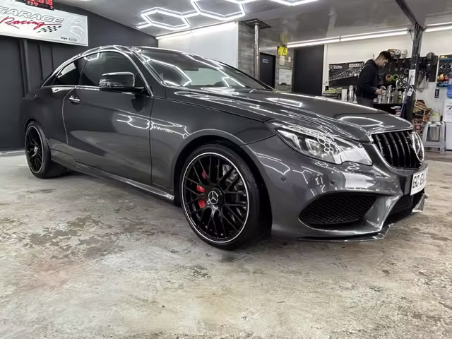 E500  V8  Biturbo  4.7cc.  408CV CGI 4X2  AT. 2P