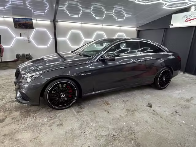 E500  V8  Biturbo  4.7cc.  408CV CGI 4X2  AT. 2P