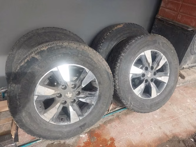 Neumáticos con llantas Peugeot originales