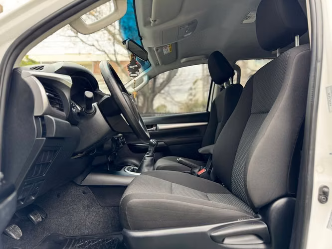 TOYOTA HILUX 4X2 2.7 MT SR GASOLINA - 2022 | 2864 - Imagen 14