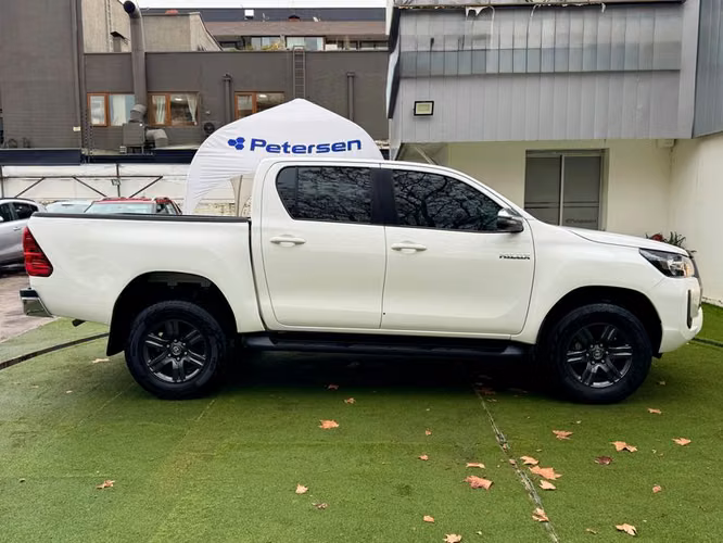TOYOTA HILUX 4X2 2.7 MT SR GASOLINA - 2022 | 2864 - Imagen 8