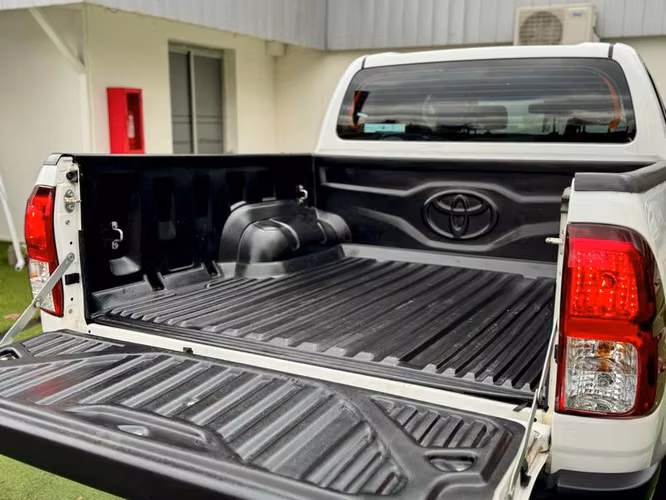 TOYOTA HILUX 4X2 2.7 MT SR GASOLINA - 2022 | 2864 - Imagen 12