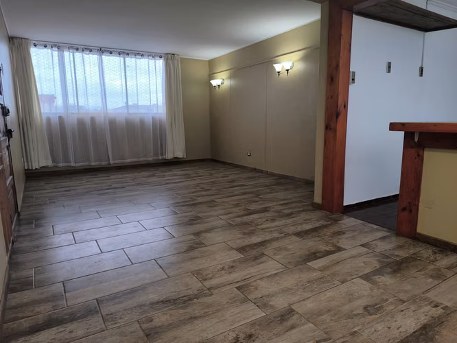 Arriendo departamento amplio con Estacionamiento Gómez Carreño