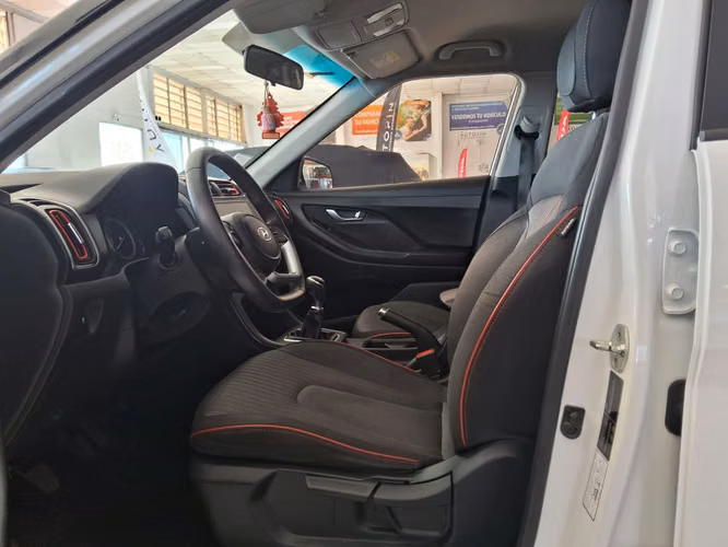 HYUNDAI CRETA 1.5 SU2I VALUE MT 2023 - Imagen 8