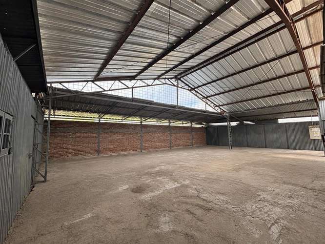 Galpón de 200 m en Arriendo Oficina y Baño en Puente Alto