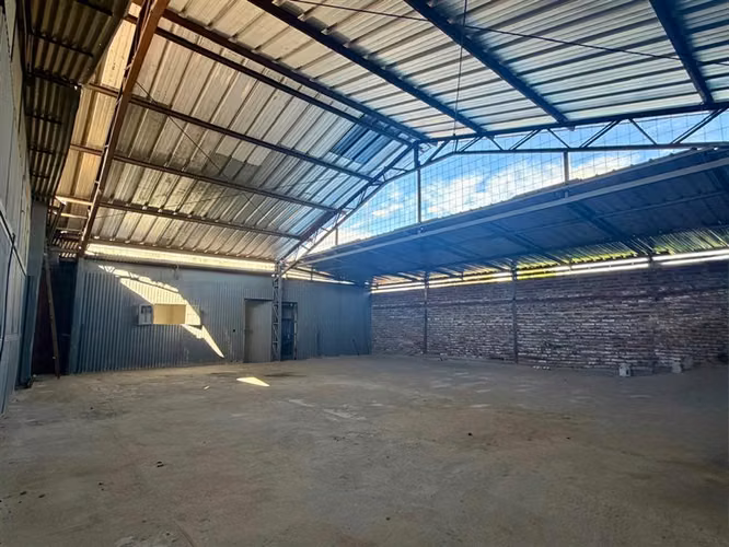 Galpón de 200 m en Arriendo Oficina y Baño en Puente Alto