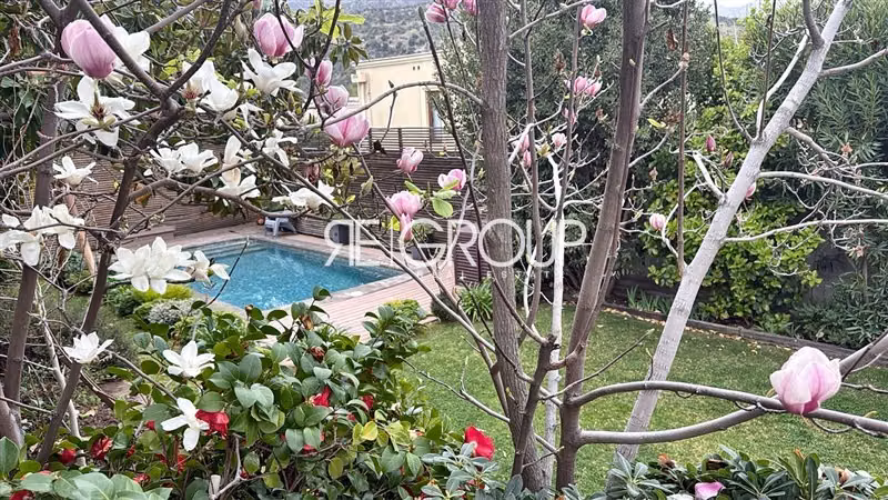 Casa en venta de 4 dorm. en Lo Barnechea