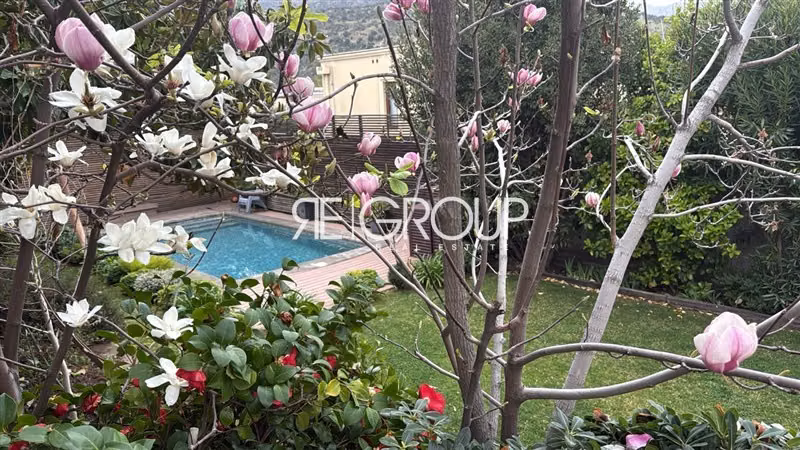 Casa en venta de 4 dorm. en Lo Barnechea