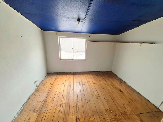 Acogedora Casa 2 Pisos con Patio y Jardín (181009) - Imagen 14