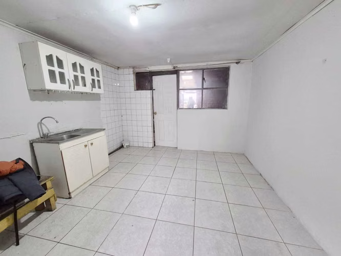 Acogedora Casa 2 Pisos con Patio y Jardín (181009) - Imagen 6