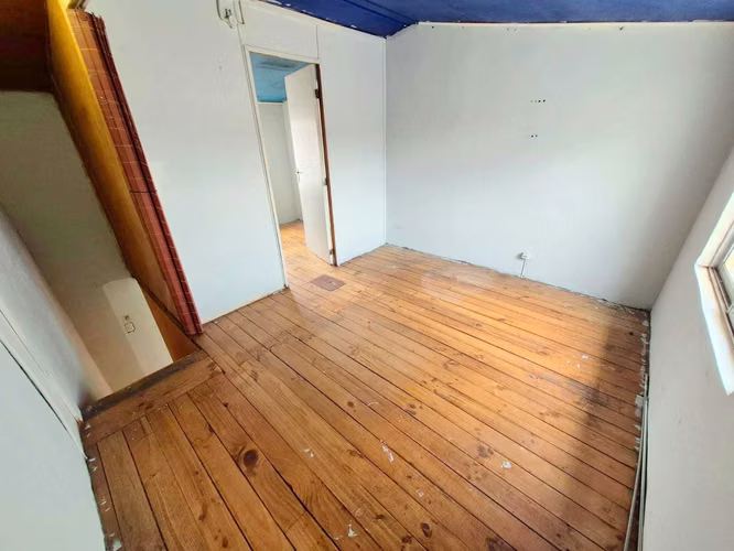 Acogedora Casa 2 Pisos con Patio y Jardín (181009) - Imagen 17