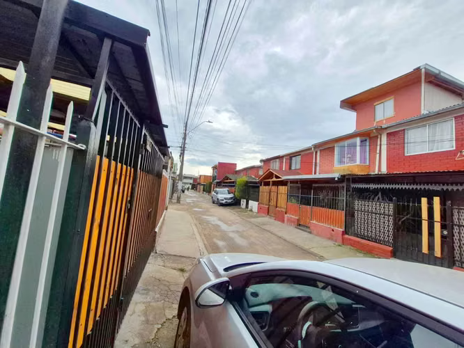 Acogedora Casa 2 Pisos con Patio y Jardín (181009) - Imagen 21