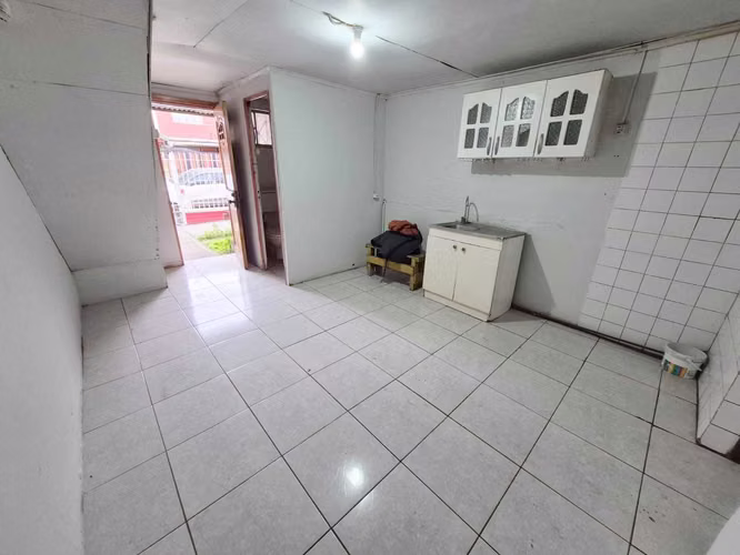 Acogedora Casa 2 Pisos con Patio y Jardín (181009) - Imagen 5