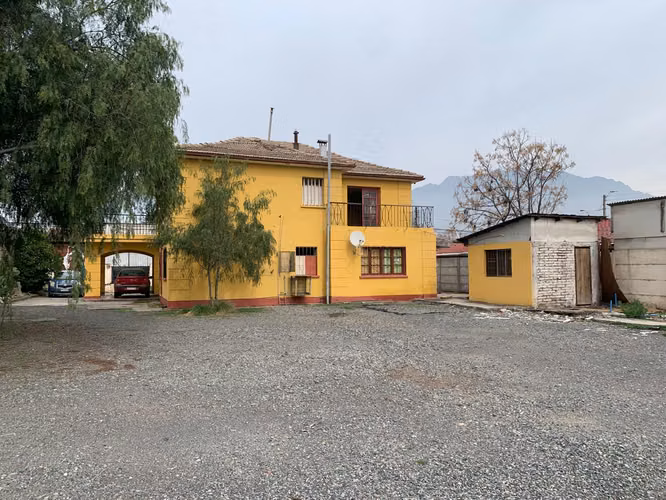 Amplia propiedad comercial en arriendo, ideal para pub o centro de eventos