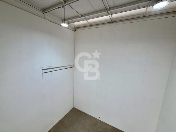 Bodega con oficina. Nueva. - Imagen 5