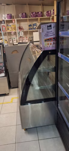 Venta maquinas, vitrinas, muebles para almacén, bazar, minimarket