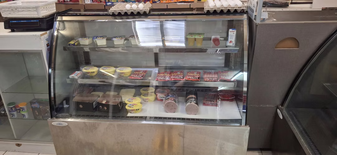 Venta maquinas, vitrinas, muebles para almacén, bazar, minimarket