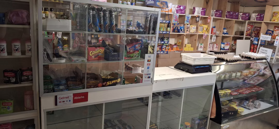 Venta maquinas, vitrinas, muebles para almacén, bazar, minimarket