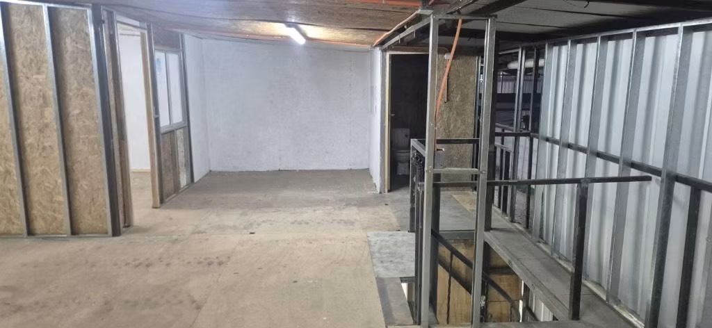 galpón- oficina ( uso opcional u otro) total 250 mtrs