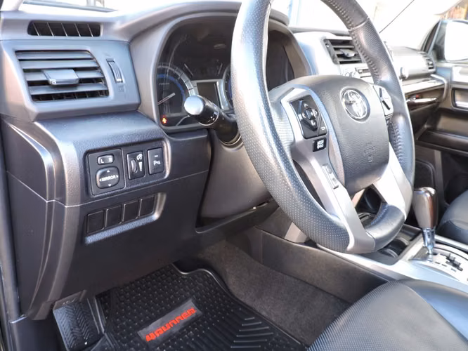 TOYOTA 4 RUNNER 4.0  4X2 2018 - Imagen 16