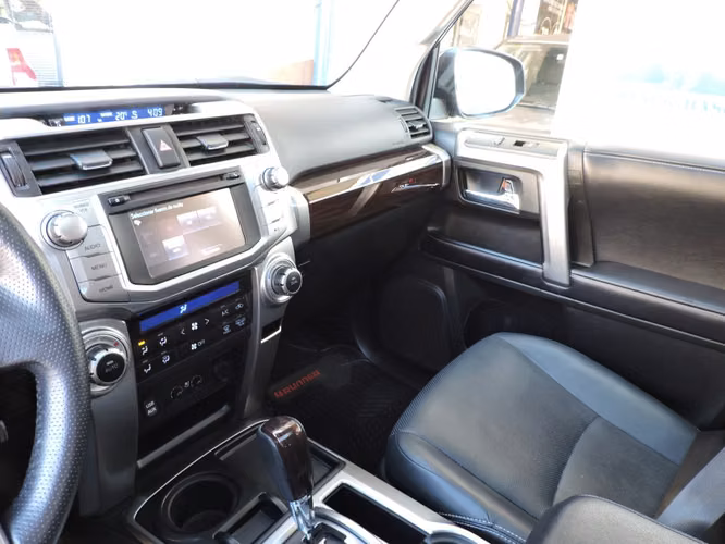 TOYOTA 4 RUNNER 4.0  4X2 2018 - Imagen 14