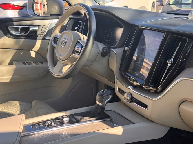 VOLVO XC60 D5 INSCRIPTION 2.0 AT 2018 - Imagen 14