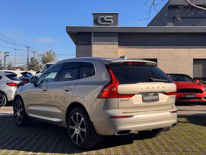 VOLVO XC60 D5 INSCRIPTION 2.0 AT 2018 - Imagen 3