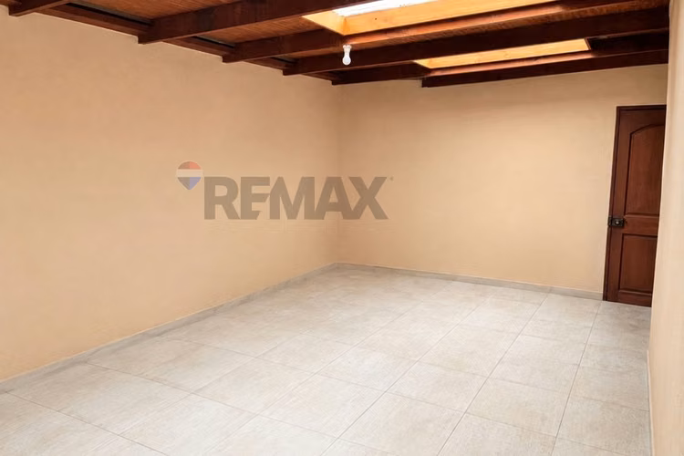 Exclusiva casa en club de golf los lirios