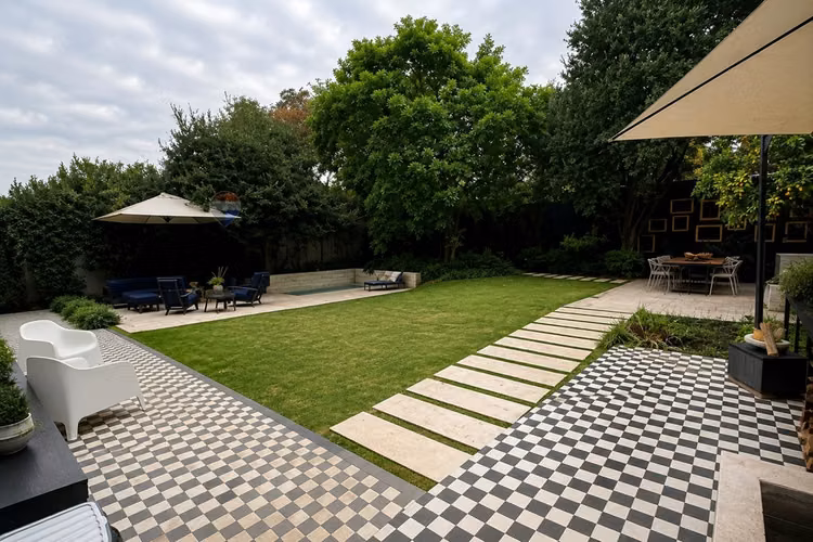 Una joya arquitectónica en el corazón de el golf - Imagen 27