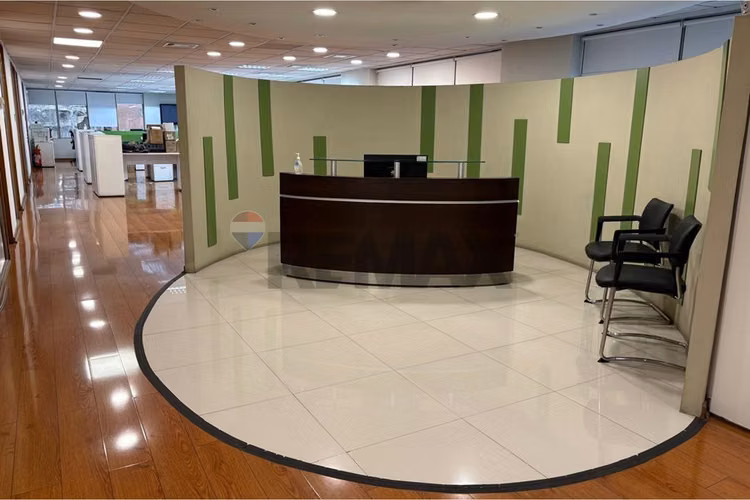 Amplia y moderna oficina corporativa - providencia
