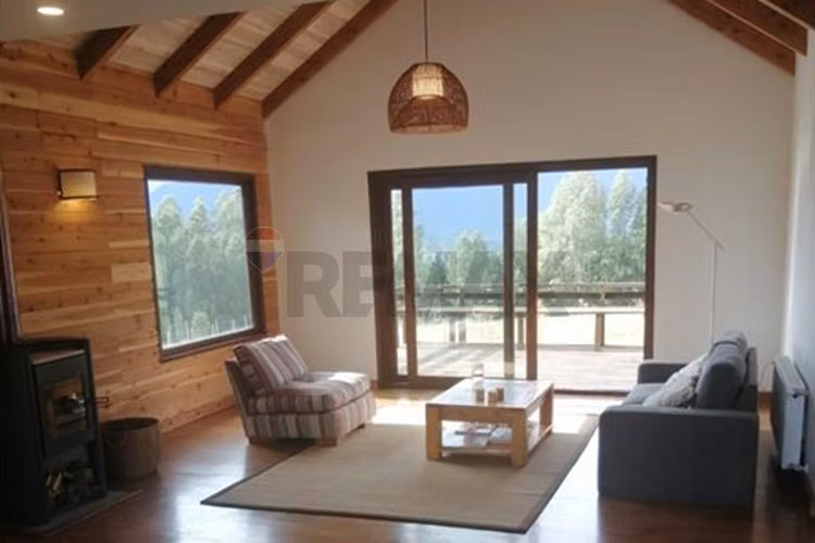 Arriendo casa nueva con vista al lago, pucón