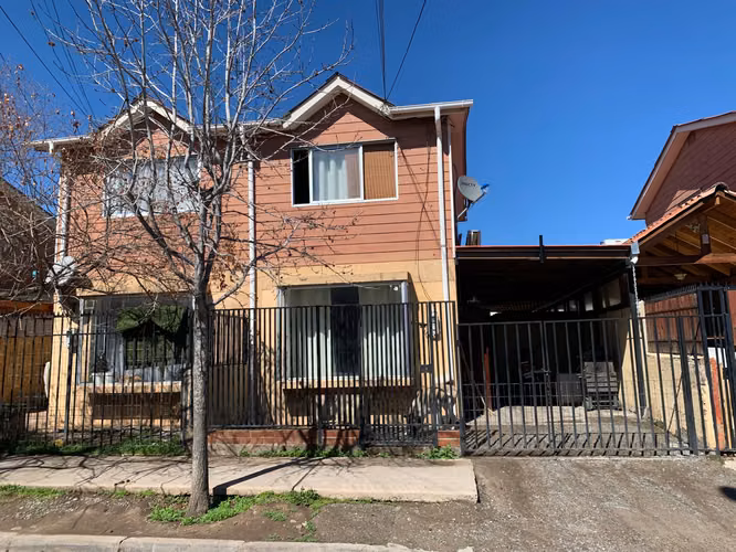 Casa familiar con excelente conectividad en Los Andes - Imagen 2