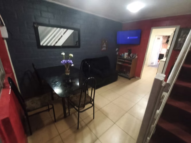 SE VENDE AMPLIA CASA CON DESTINO HABITAC. O COMERCIAL EN VILLA VERTIENTES DE RAUCO EN CURICO