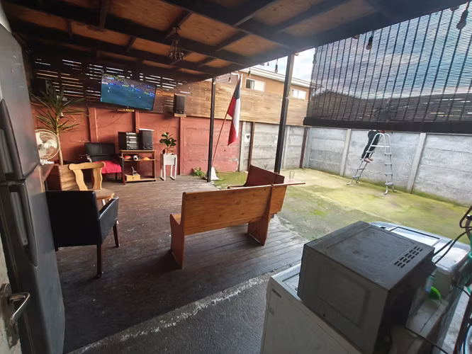 SE VENDE AMPLIA CASA CON DESTINO HABITAC. O COMERCIAL EN VILLA VERTIENTES DE RAUCO EN CURICO