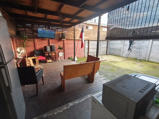 SE VENDE AMPLIA CASA CON DESTINO HABITAC. O COMERCIAL EN VILLA VERTIENTES DE RAUCO EN CURICO