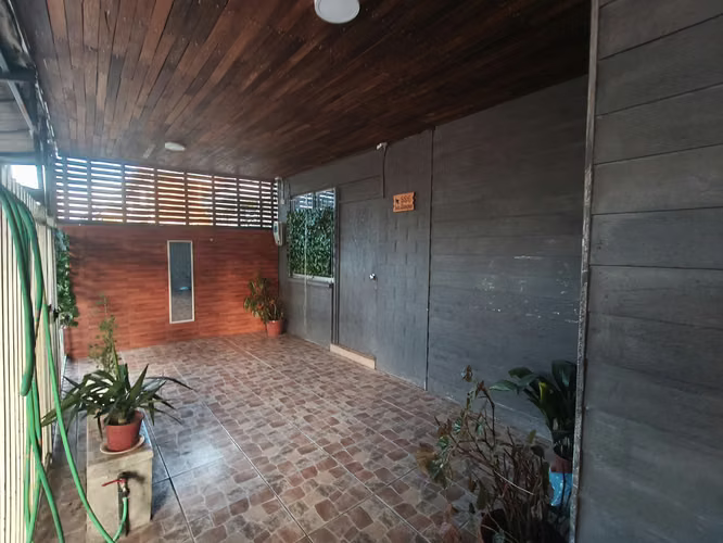 SE VENDE AMPLIA CASA CON DESTINO HABITAC. O COMERCIAL EN VILLA VERTIENTES DE RAUCO EN CURICO