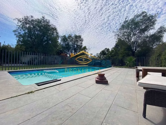 Casa Amplia con Quincho, Piscina, Jardín, Fogón. (181055)