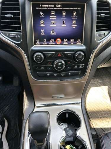 Jeep Grand Cherokee Laredo 3.6 2017 AT 4x2 — Cuero
