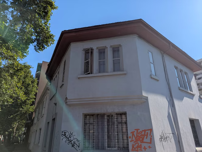 Propiedad con dos casas en el centro de Santiago