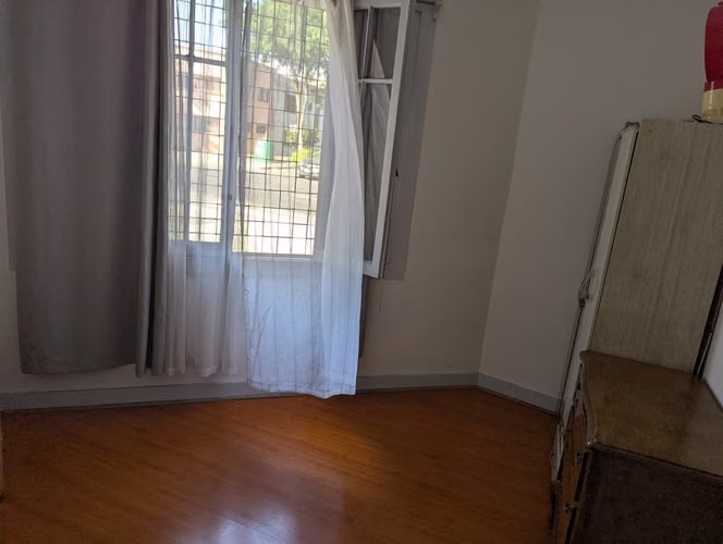 Propiedad esquina con dos casas y taller mecánico en Barrio Universitario