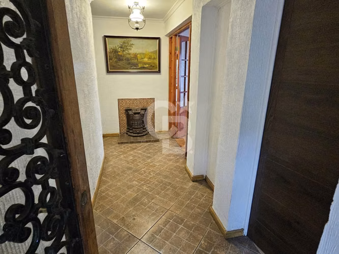 Casa con gran potencial, amplio jardín y vista despejada. - Imagen 4