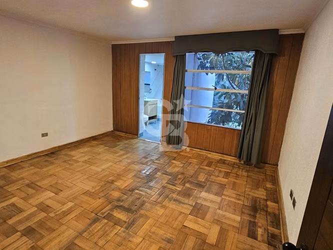Casa con gran potencial, amplio jardín y vista despejada. - Imagen 8