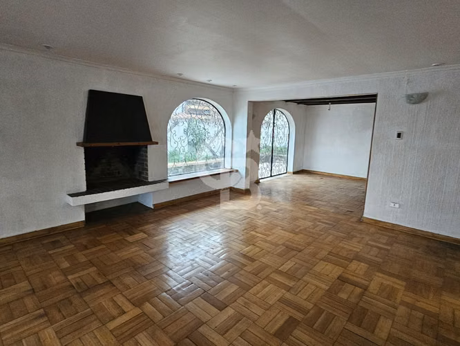 Casa con gran potencial, amplio jardín y vista despejada. - Imagen 5